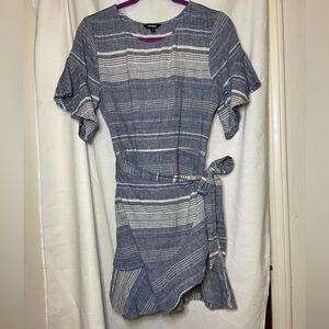 Express Blue & White Short Sleeve Wrap Striped Dress w Belt **FLAW** Size M